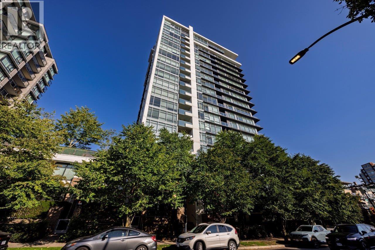 1208 1320 CHESTERFIELD AVENUE