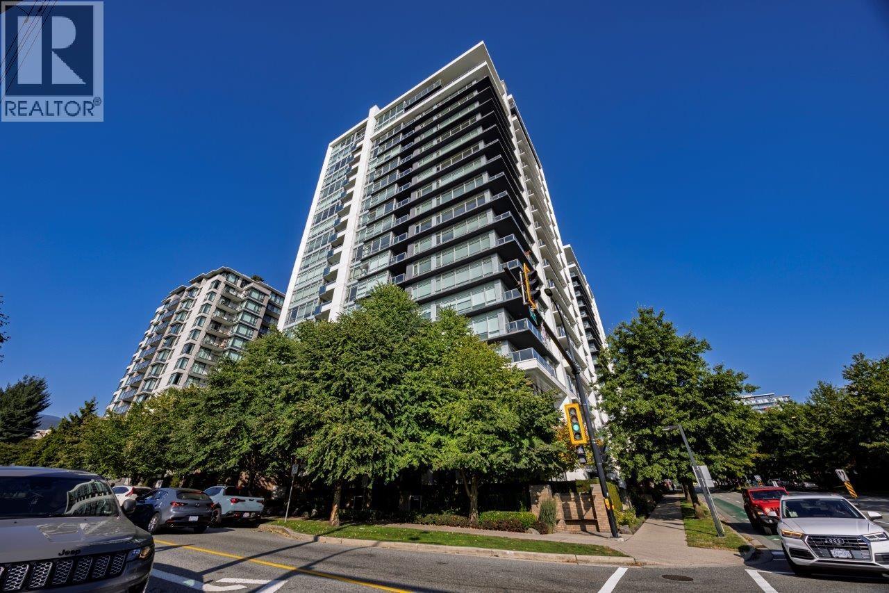 1208 1320 CHESTERFIELD AVENUE