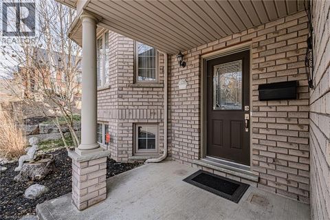 52 AMELIA Street Paris ON N3L1Z6