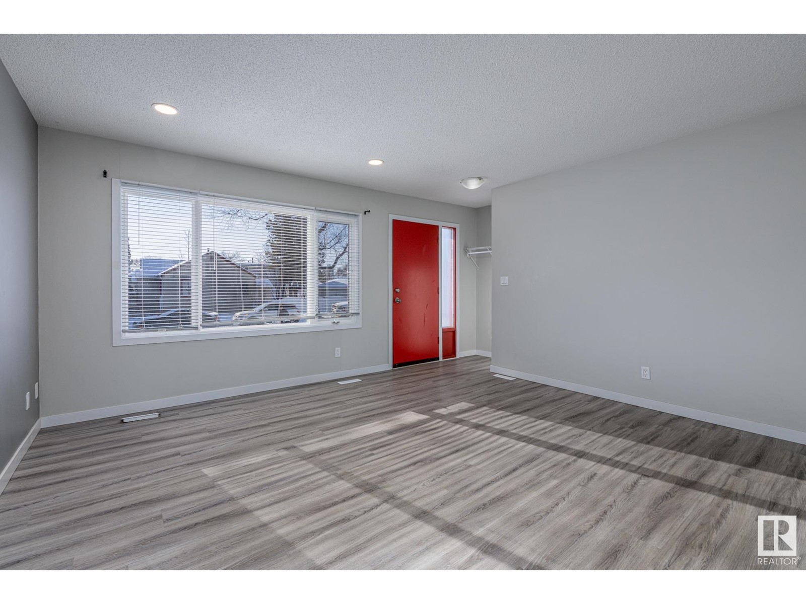 8504 121 AV NW