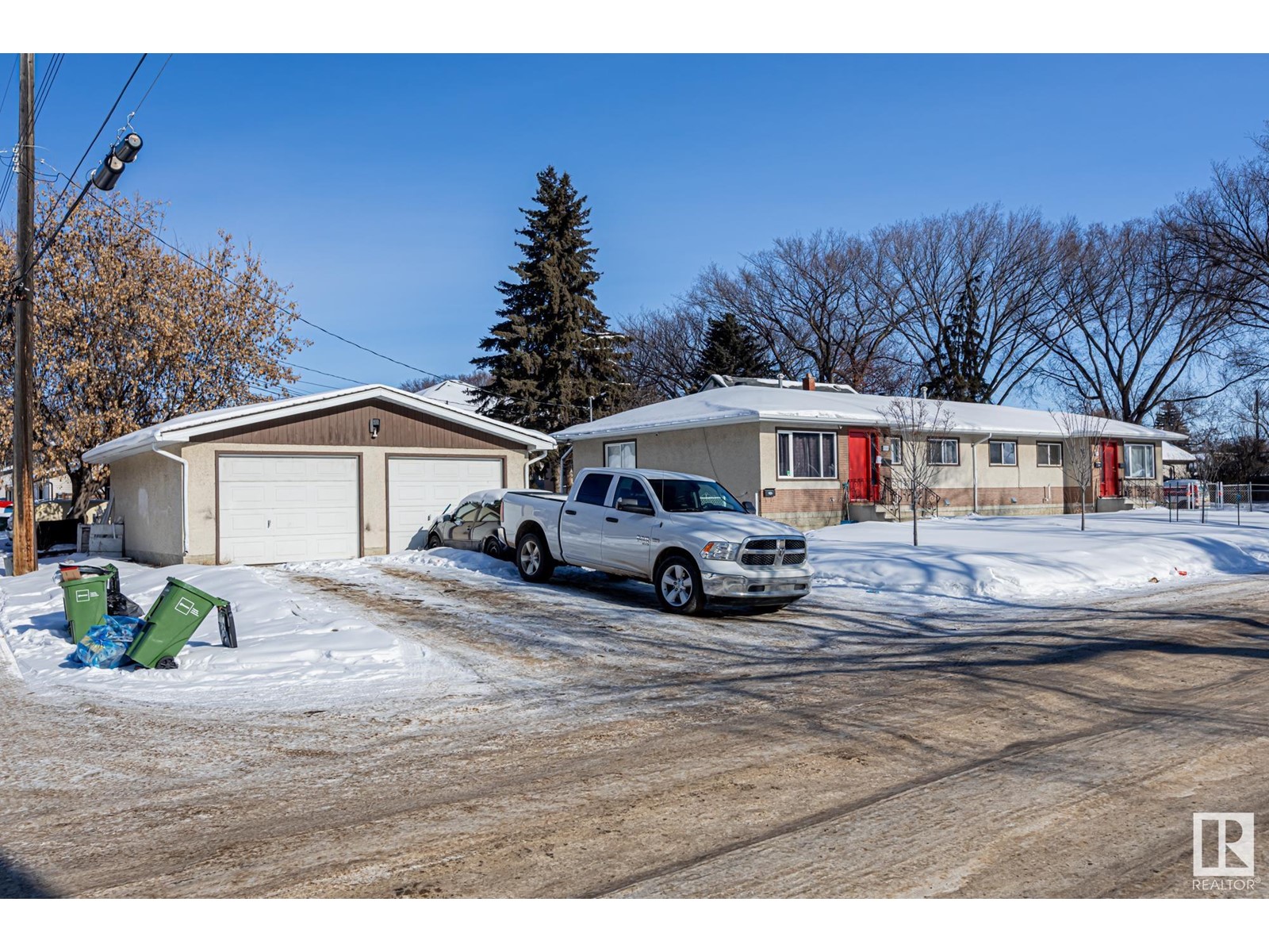 8504 121 AV NW