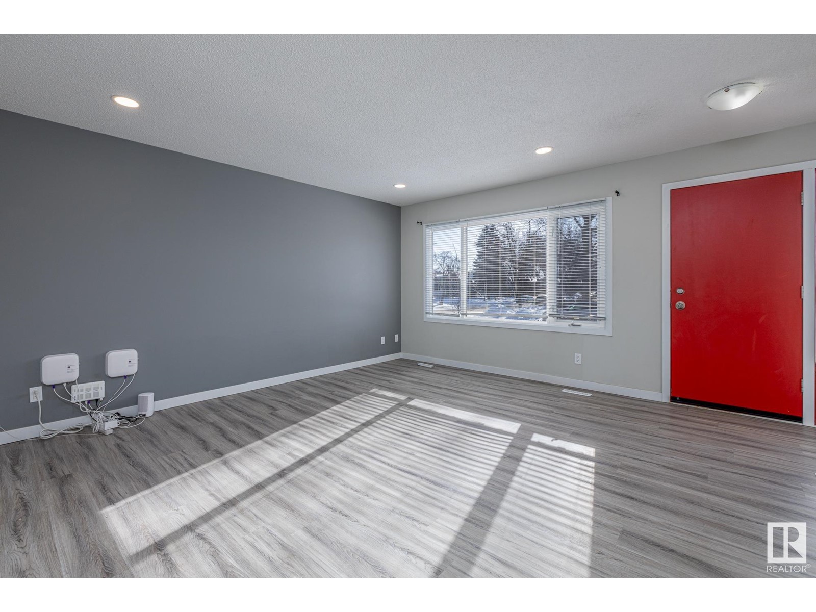 8504 121 AV NW