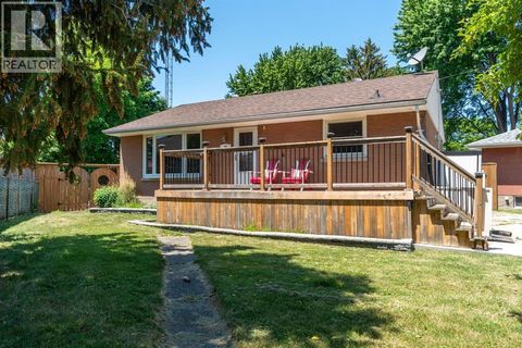 18 TWEEDSMUIR AVENUE Sarnia ON N7S2R8