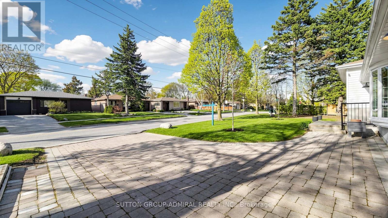 218 BAY THORN DRIVE