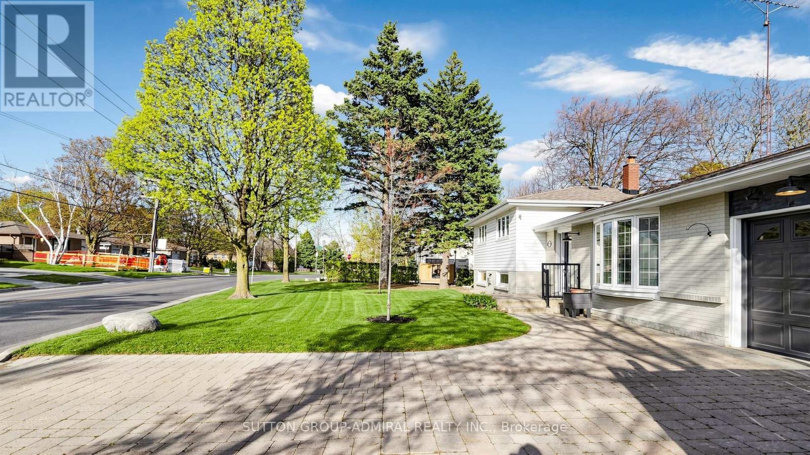 218 BAY THORN DRIVE