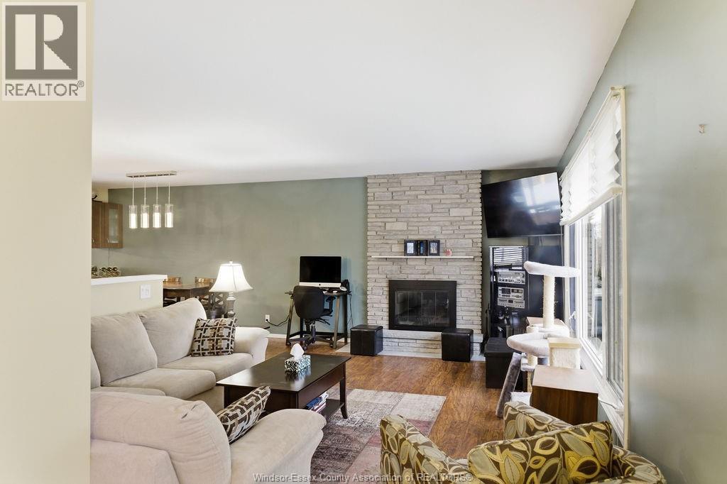 13132 WALKER Sideroad