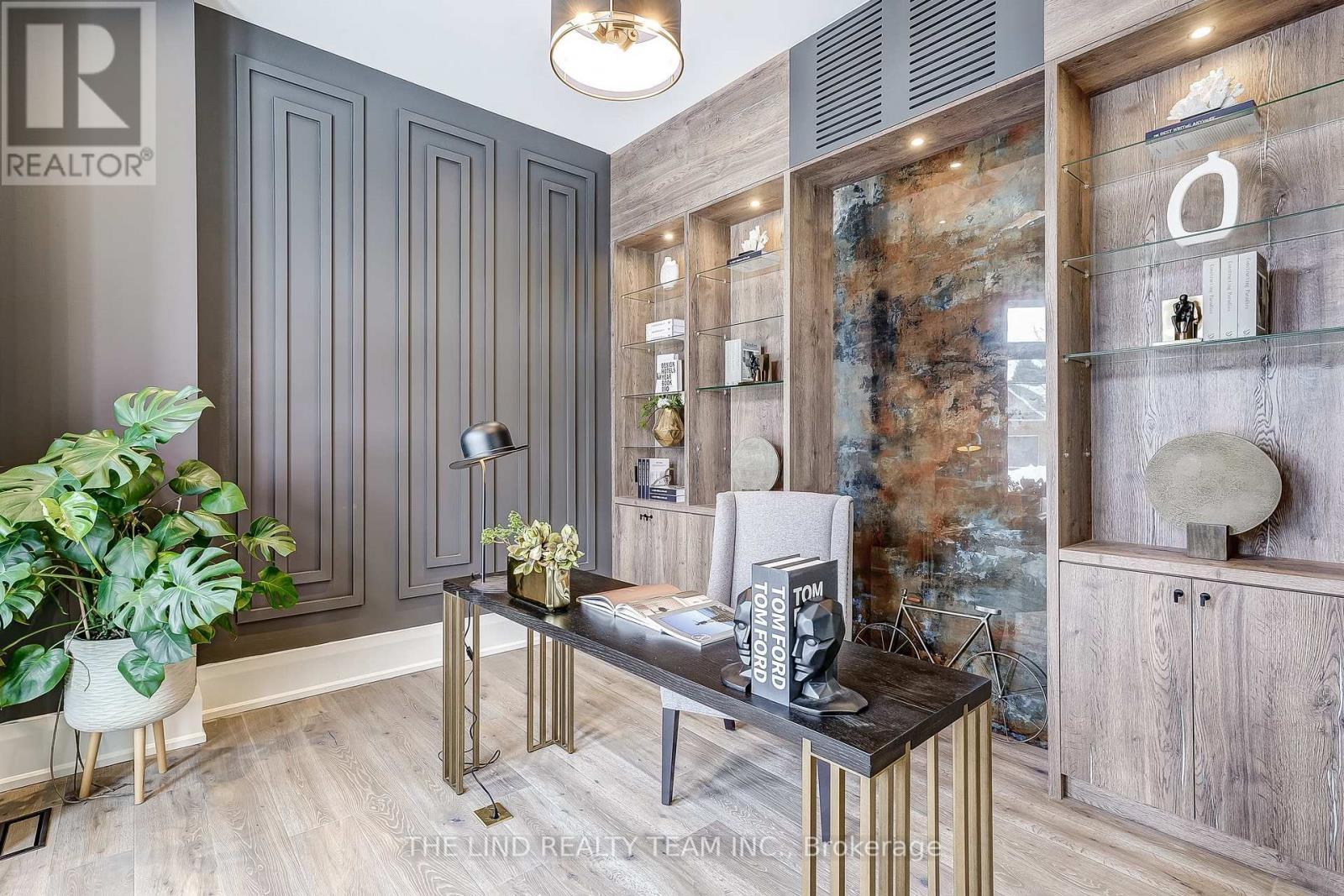 211 KENNEDY STREET W