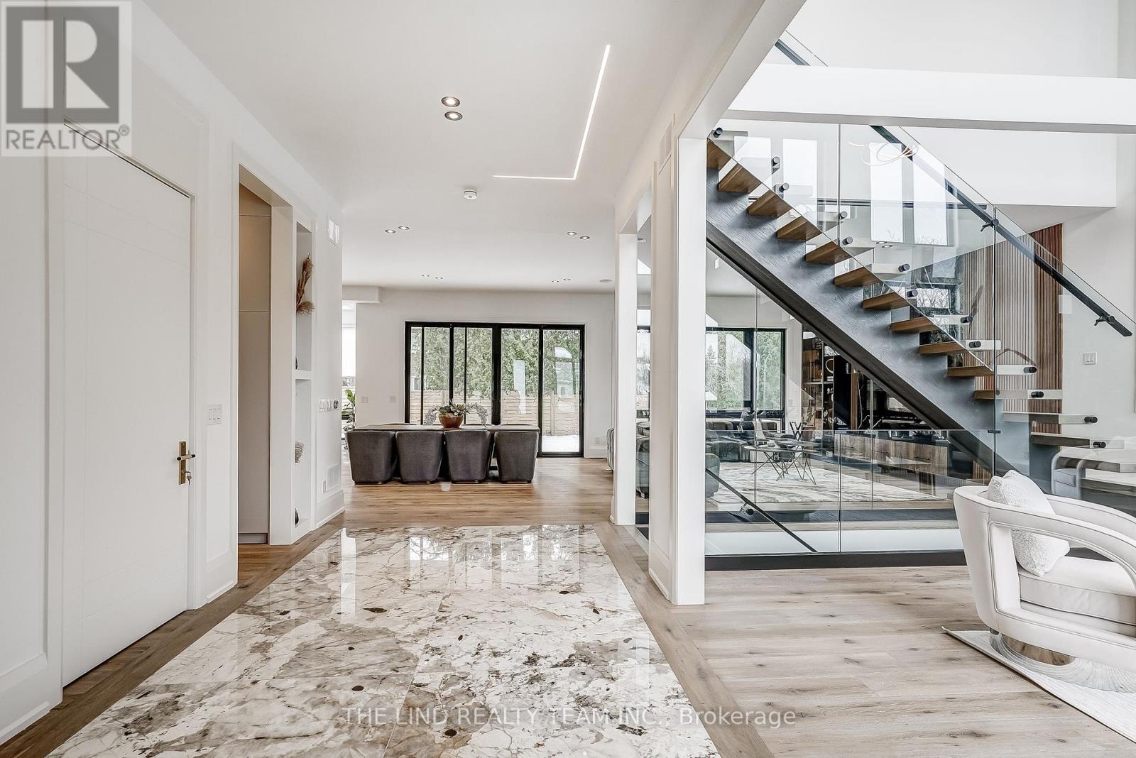 211 KENNEDY STREET W