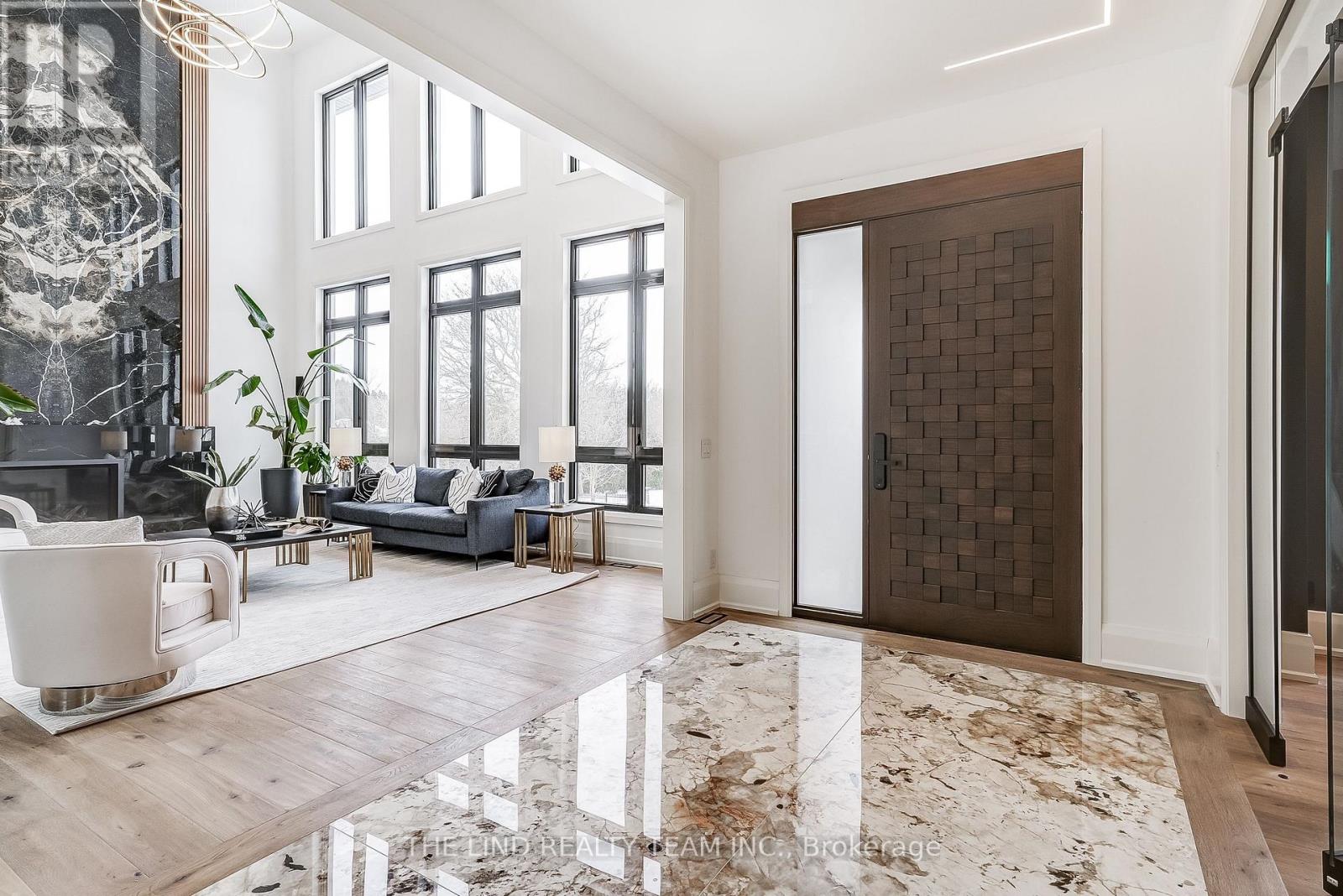 211 KENNEDY STREET W