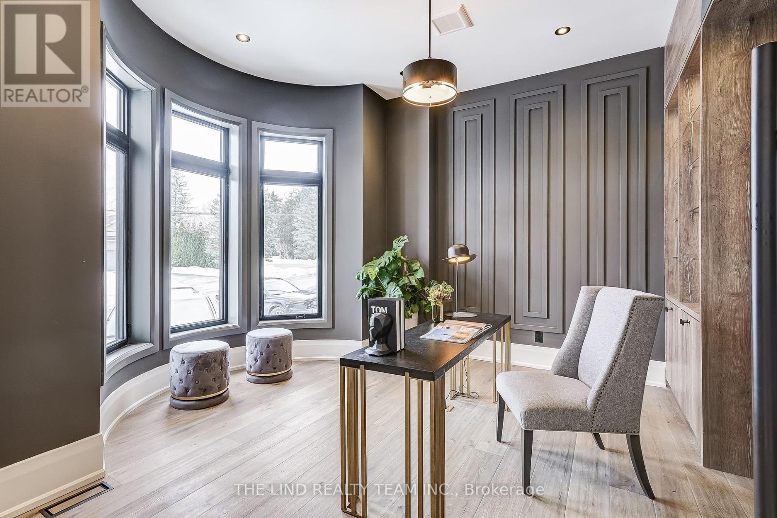 211 KENNEDY STREET W