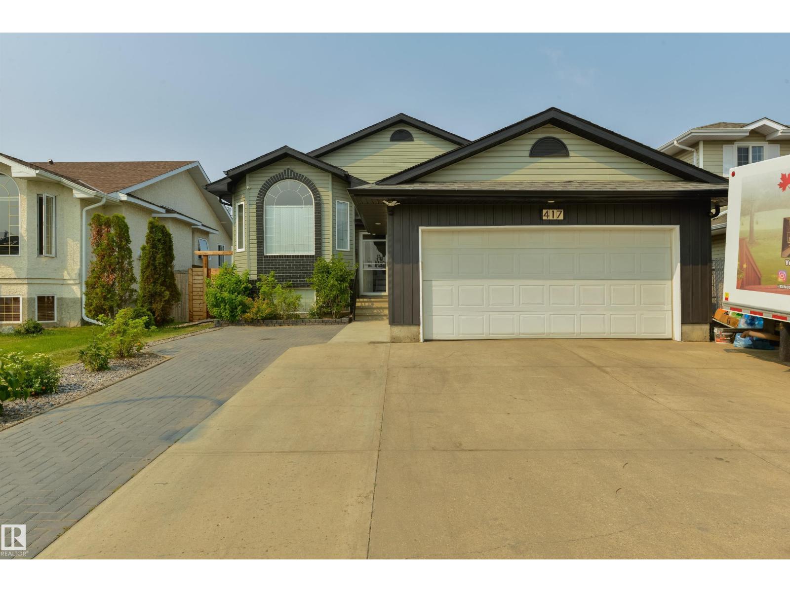 417 HOLLICK-KENYON RD NW