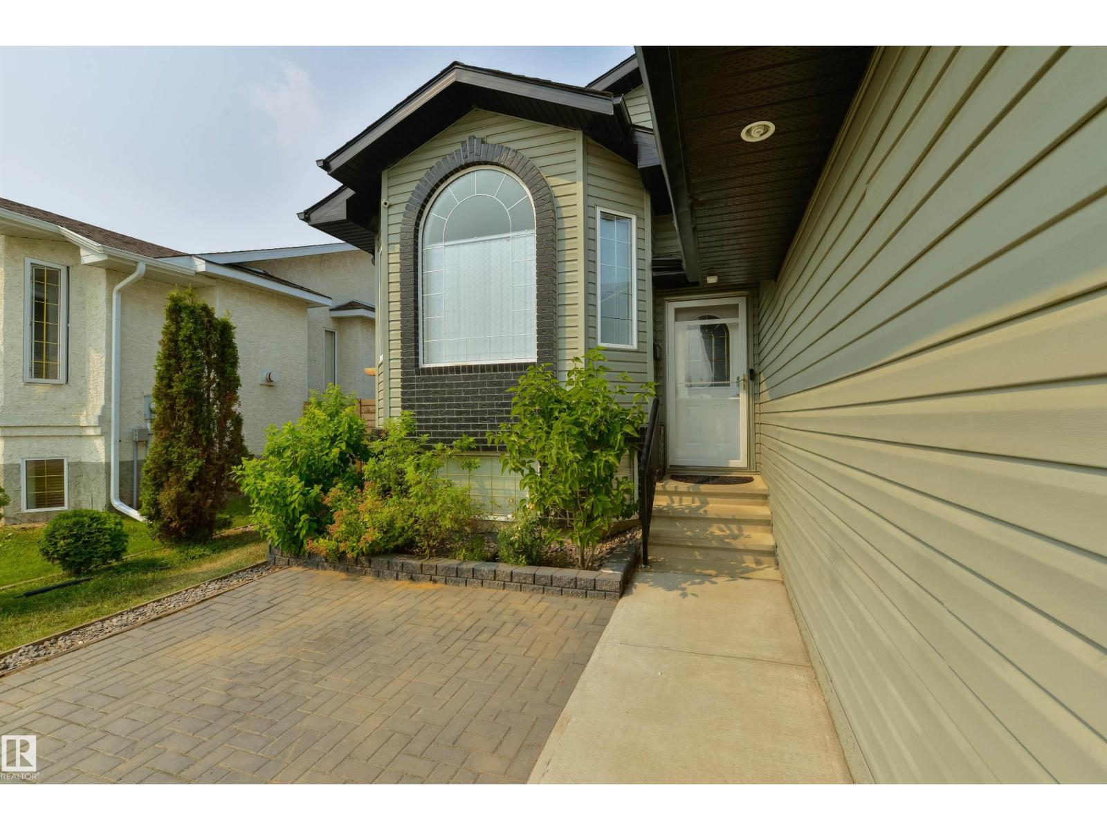 417 HOLLICK-KENYON RD NW