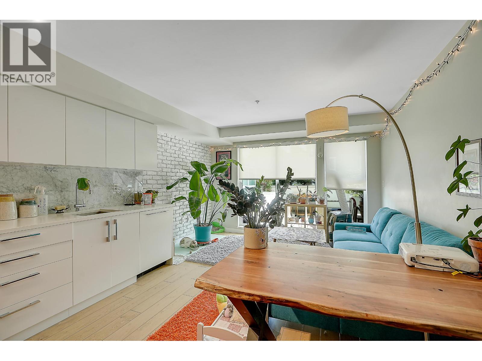 210 2508 FRASER STREET