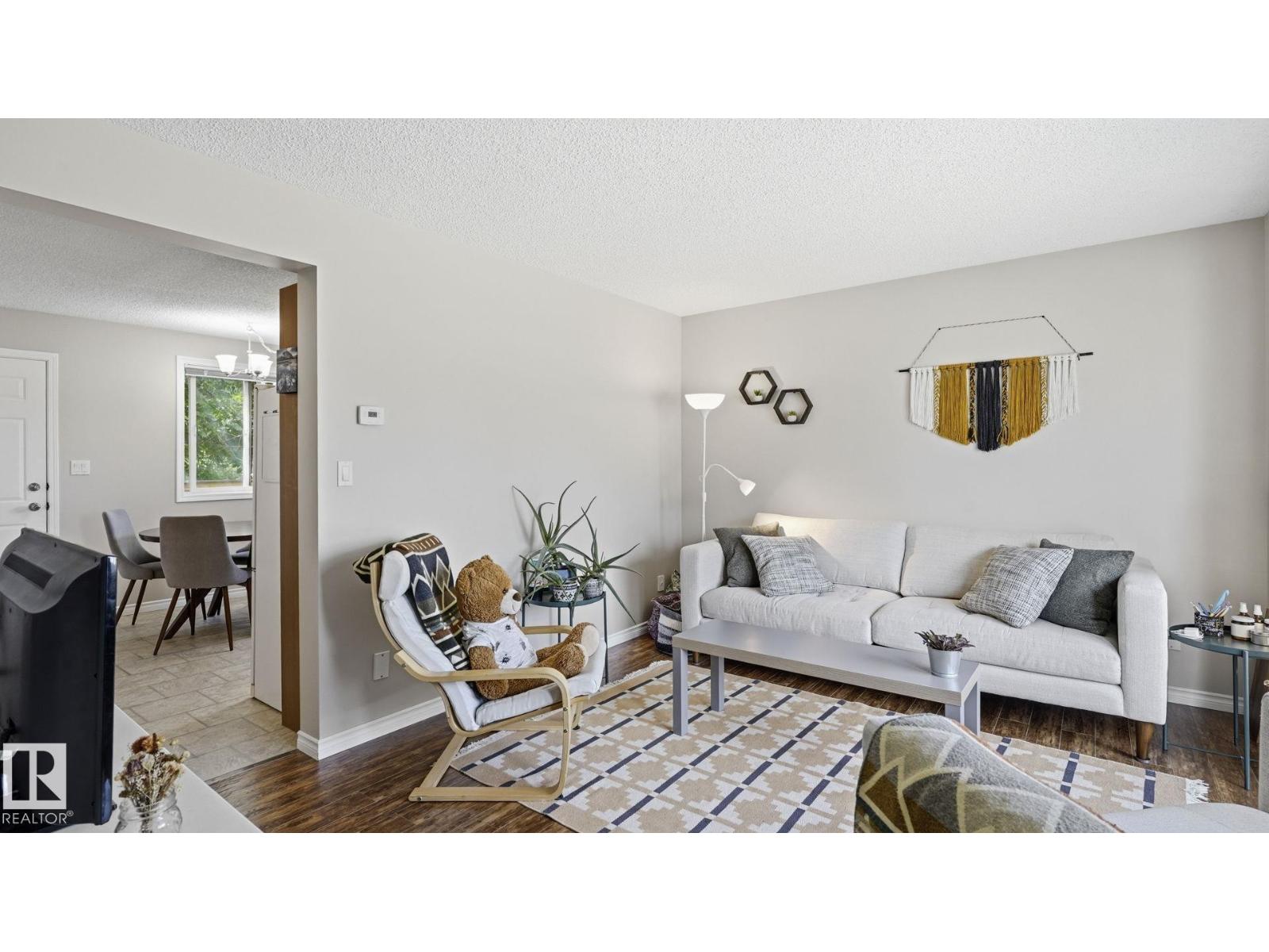 8230 71 ST NW