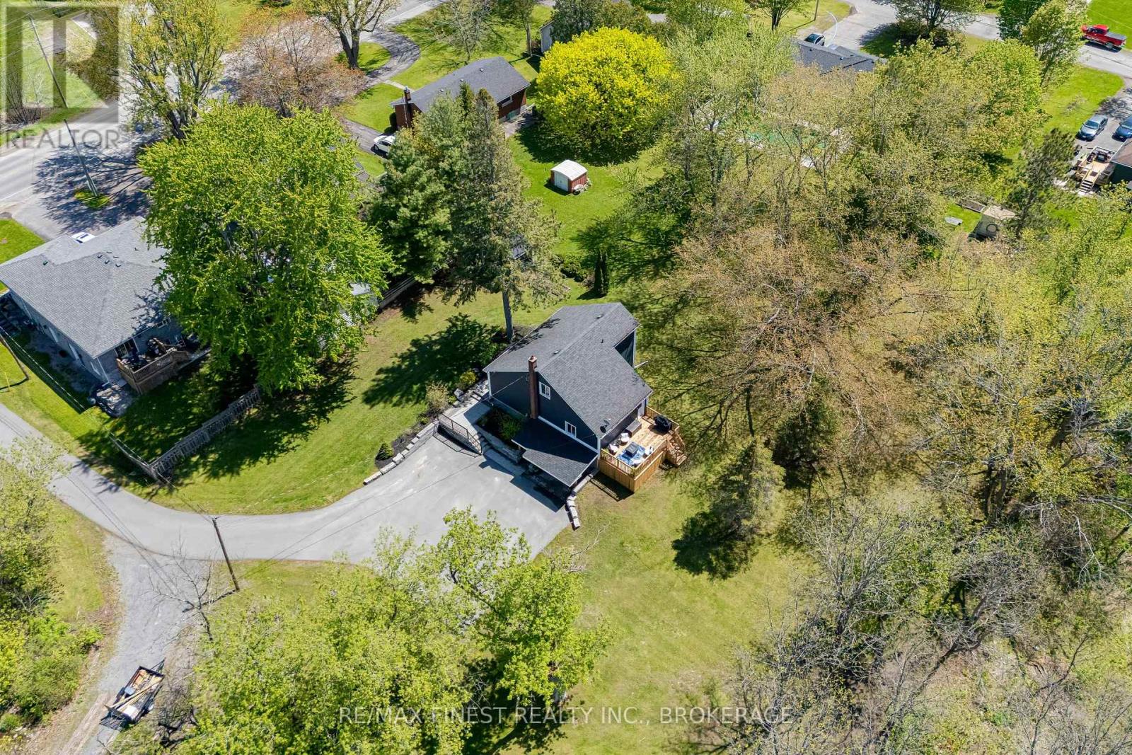 401 DUNDAS STREET W