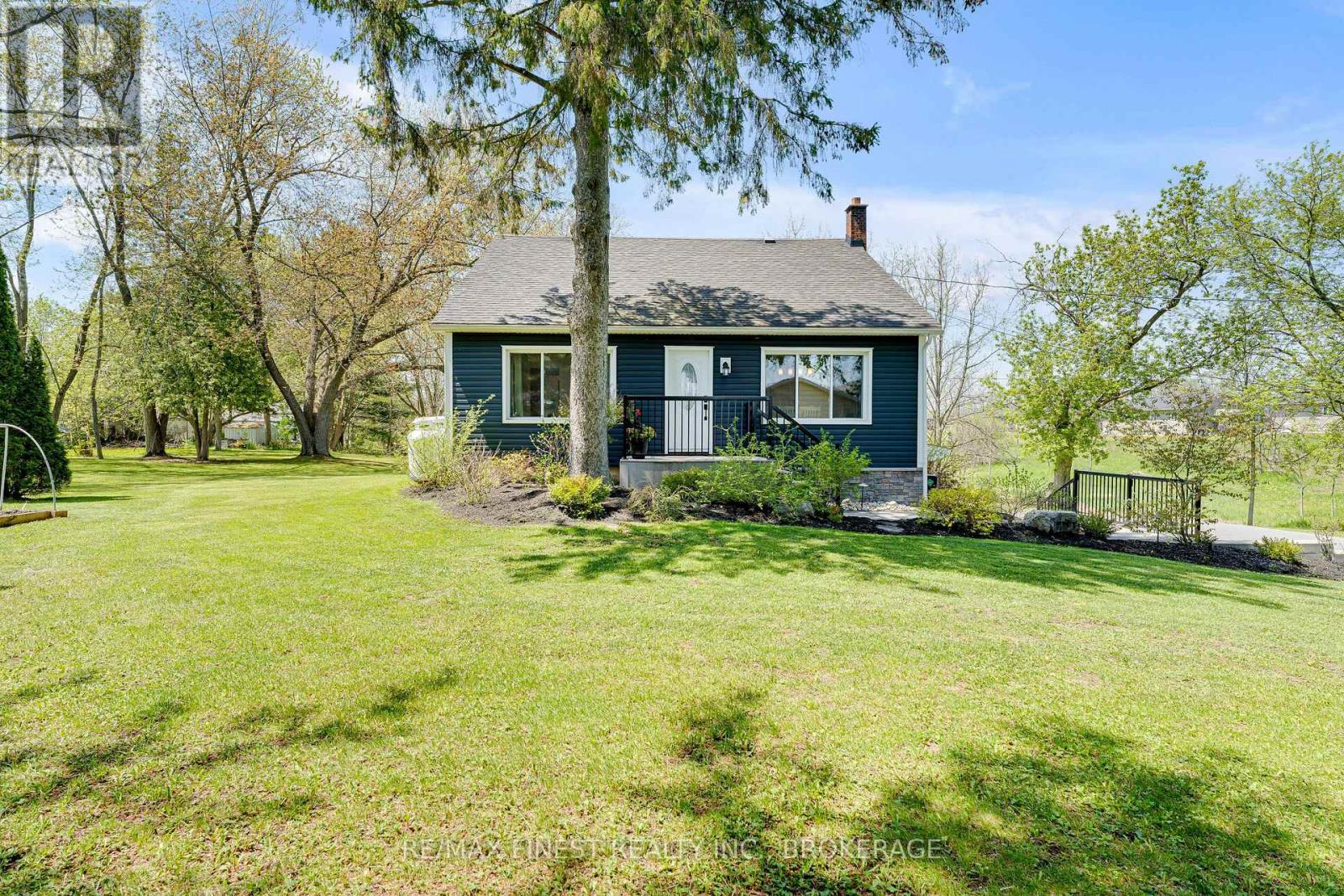 401 DUNDAS STREET W