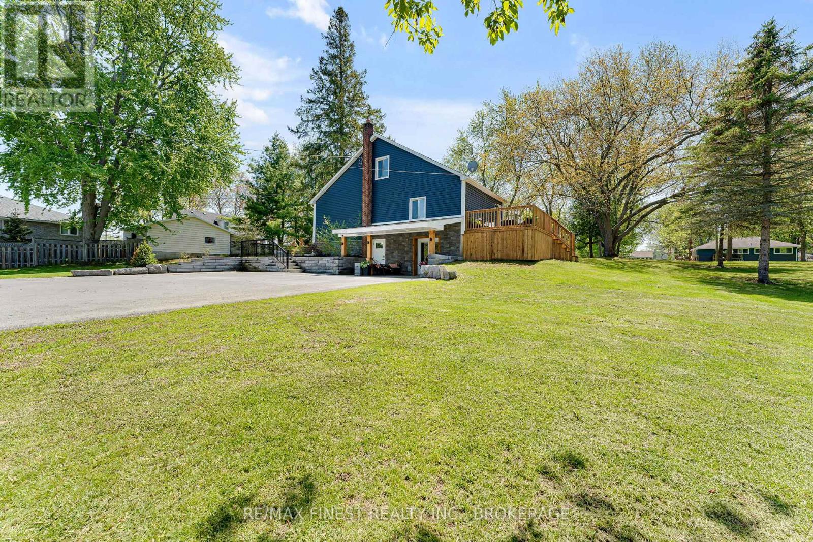 401 DUNDAS STREET W