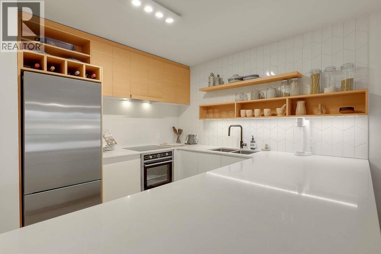 305 4868 FRASER STREET