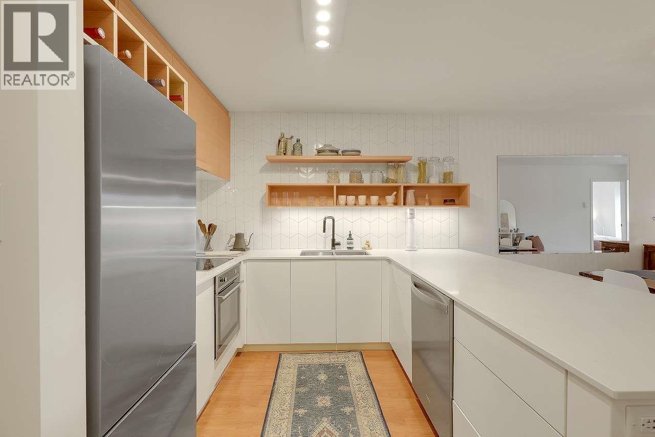 305 4868 FRASER STREET