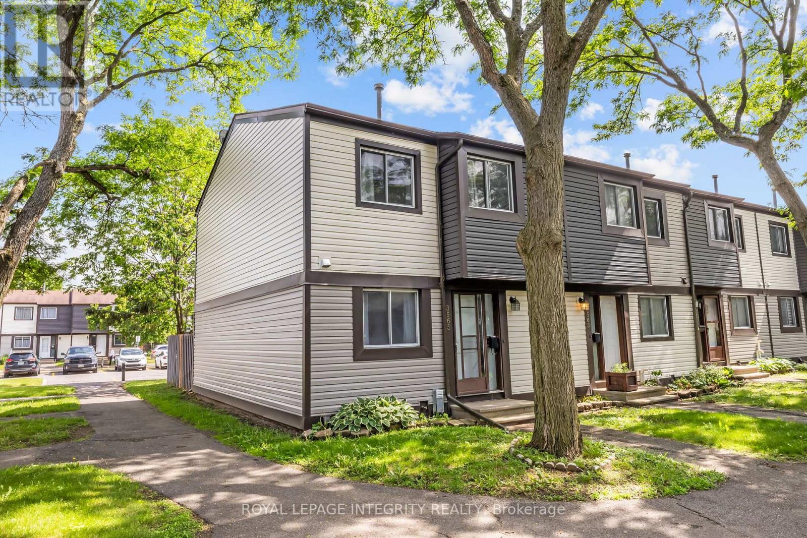 Photo 1 of 27 — 3565 ALADDIN LANE, Ottawa, ON K1T1E1