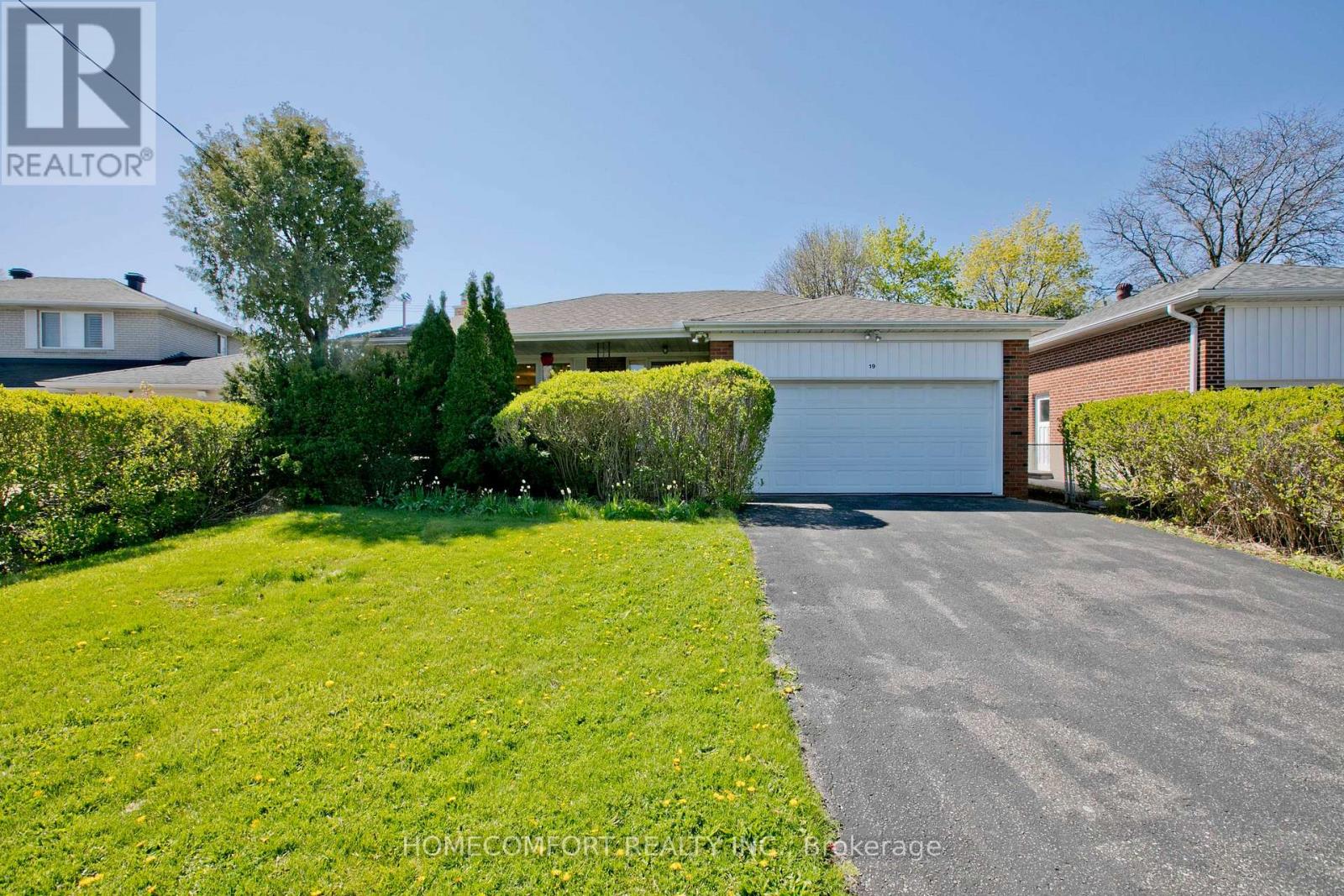 Photo 1 of 19 — SEMI BASEMENT - 19 OLDBOROUGH CIRCLE, Toronto (Don Valley Village), ON M2J3A1