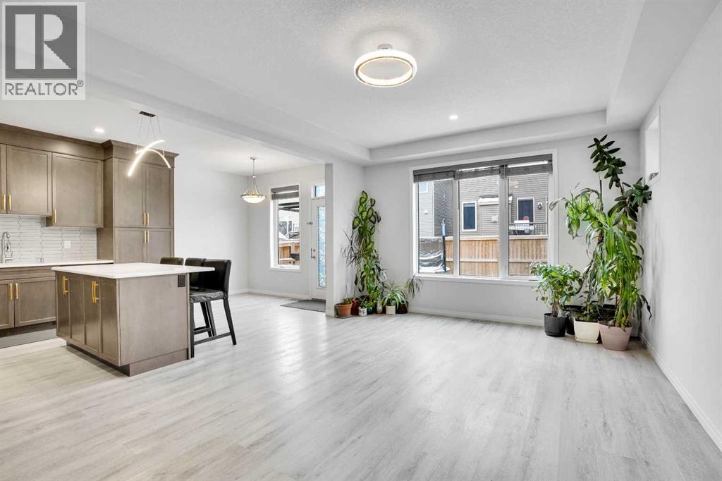 192 Carrington Crescent NW