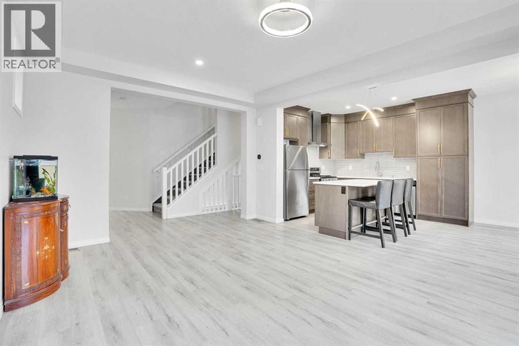 192 Carrington Crescent NW