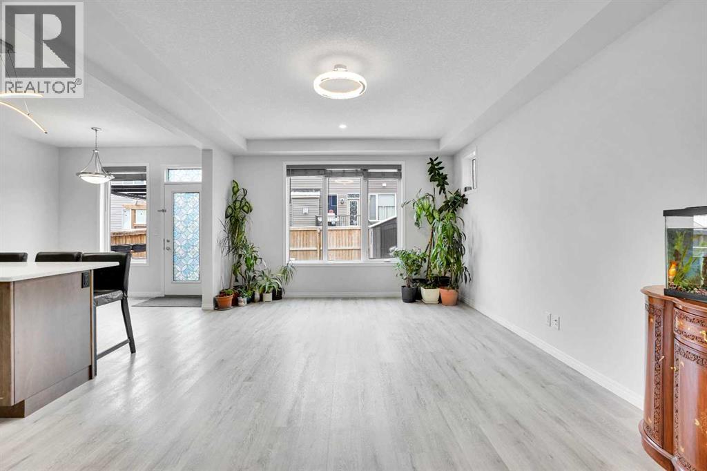 192 Carrington Crescent NW