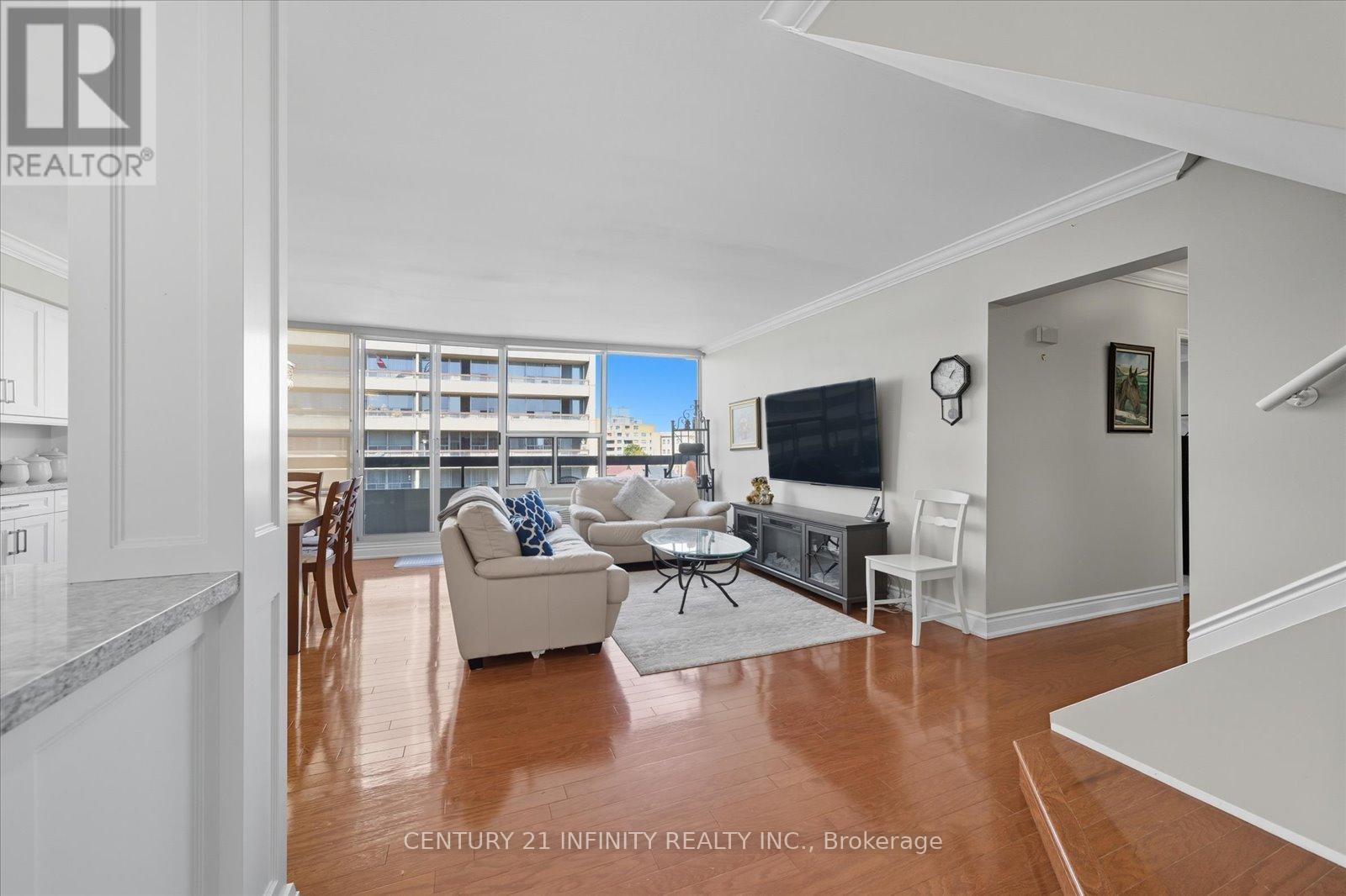 635 - 50 RICHMOND STREET E