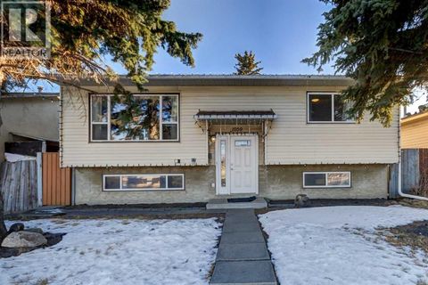 1059 Pinecliff Drive NE Calgary AB T1W3W8