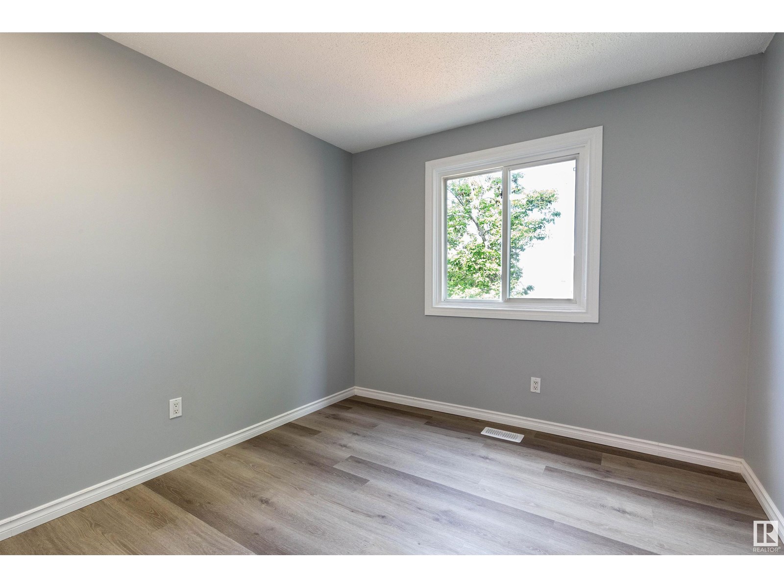 #207 12404 161 AV NW