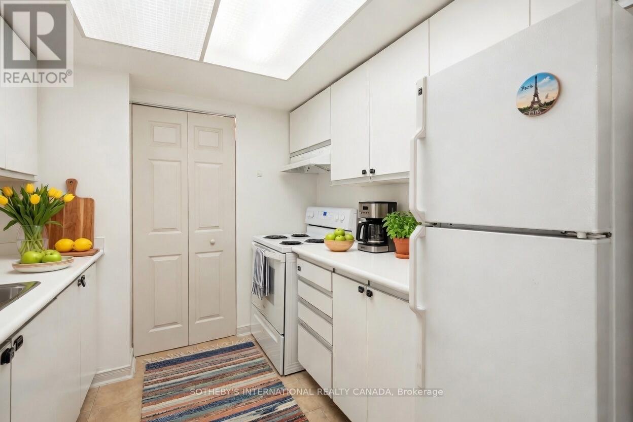 1709 - 75 KING STREET E