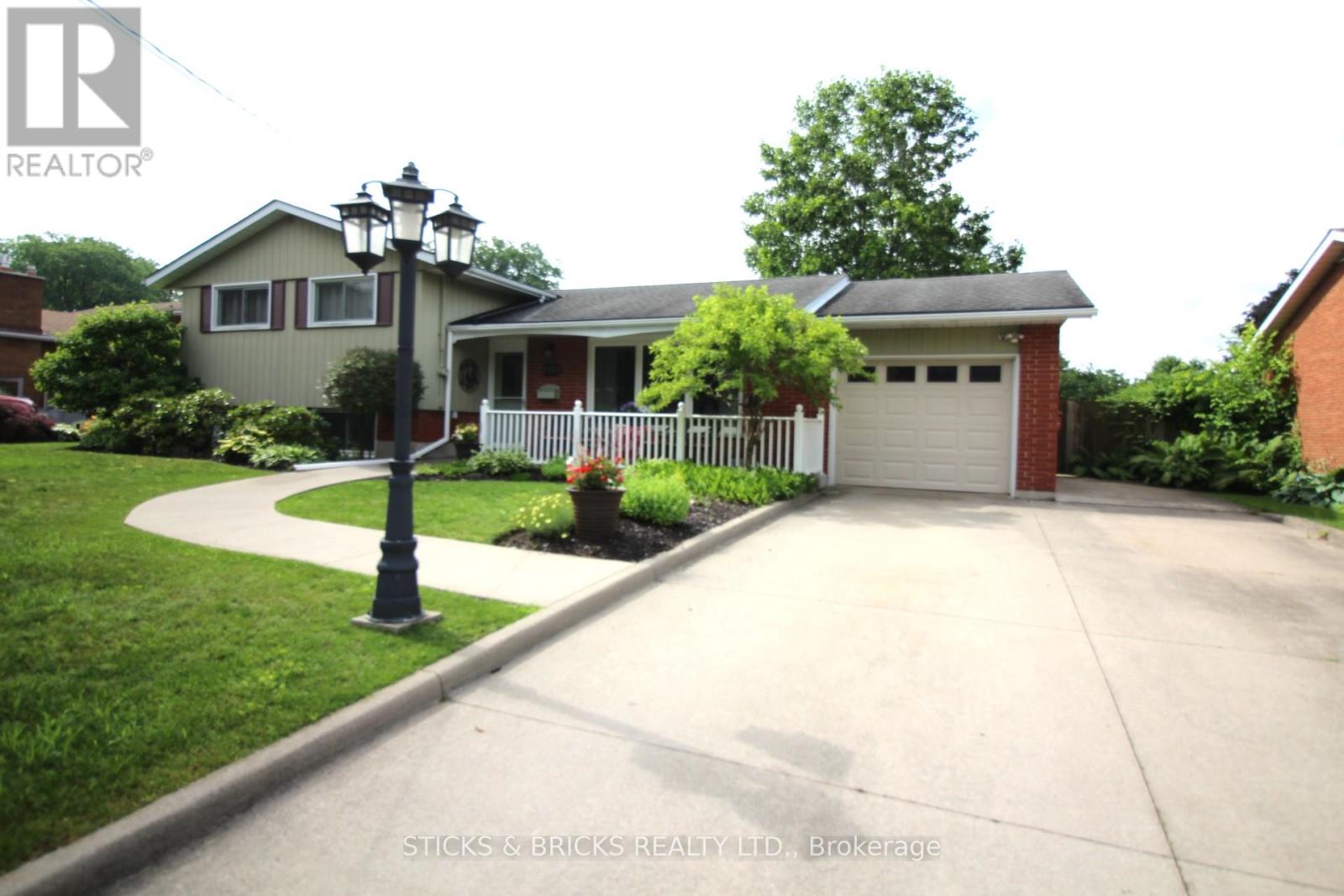 Photo 1 of 34 — 6762 CHERRYGROVE ROAD, Niagara Falls (Morrison), ON L2E5M6