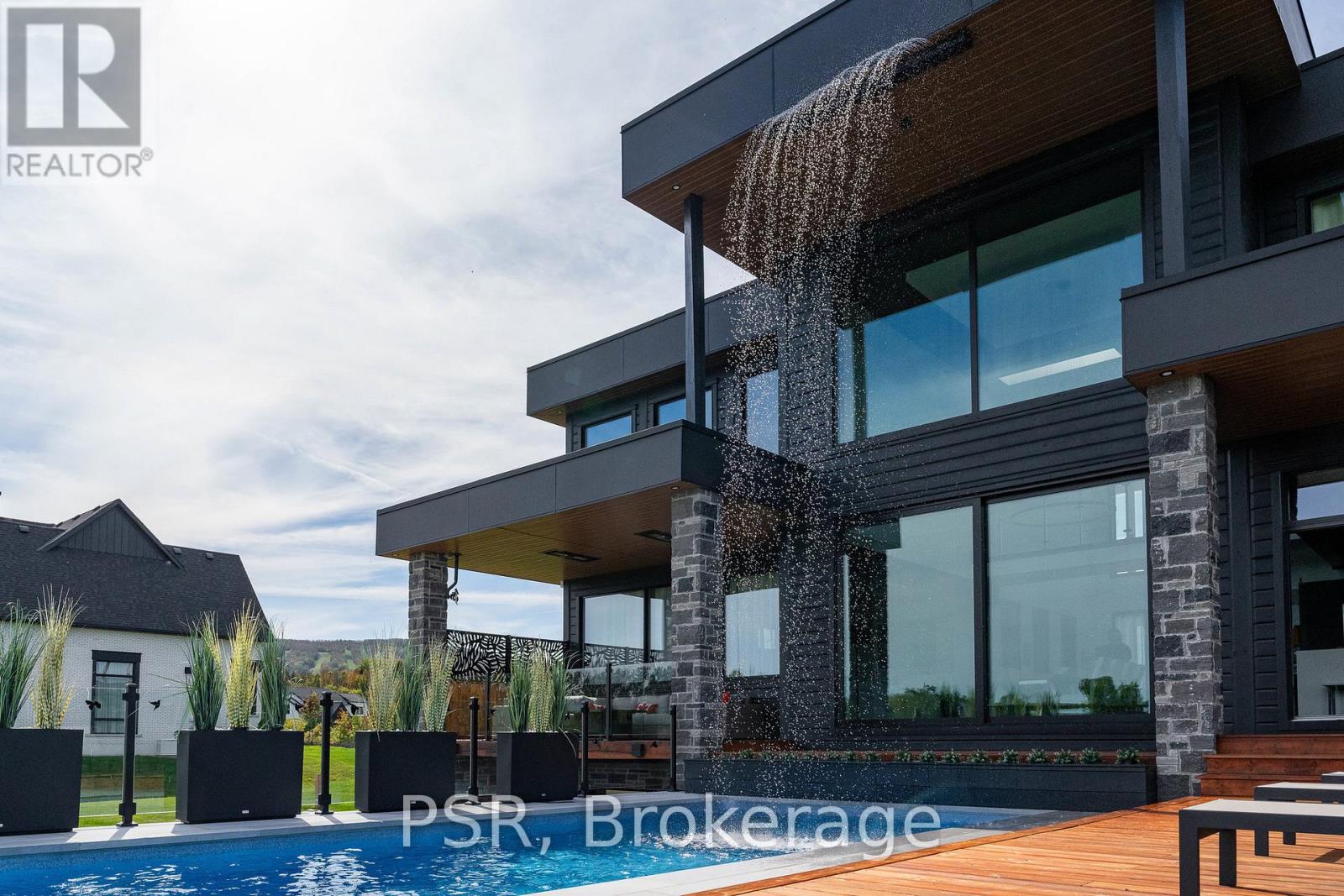 4 RAINTREE COURT