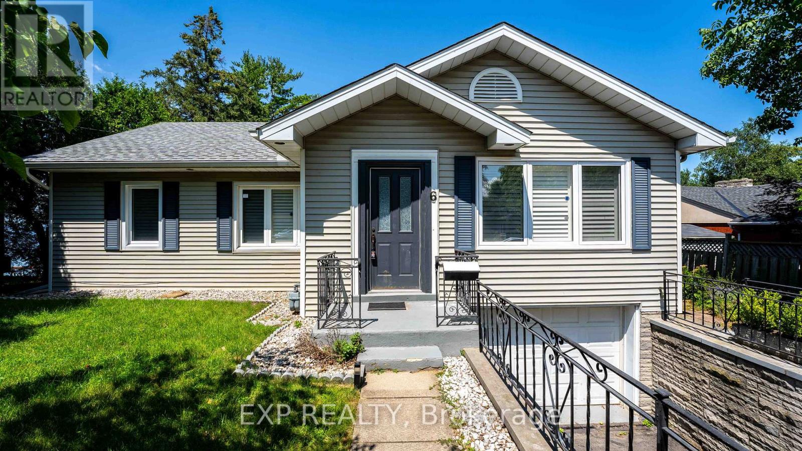 Photo 1 of 32 — 6 Tupper Boulevard, Grimsby, ON L3M2G2
