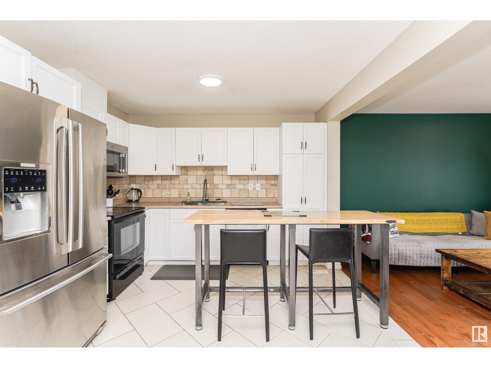 #31 2816 34 AV NW