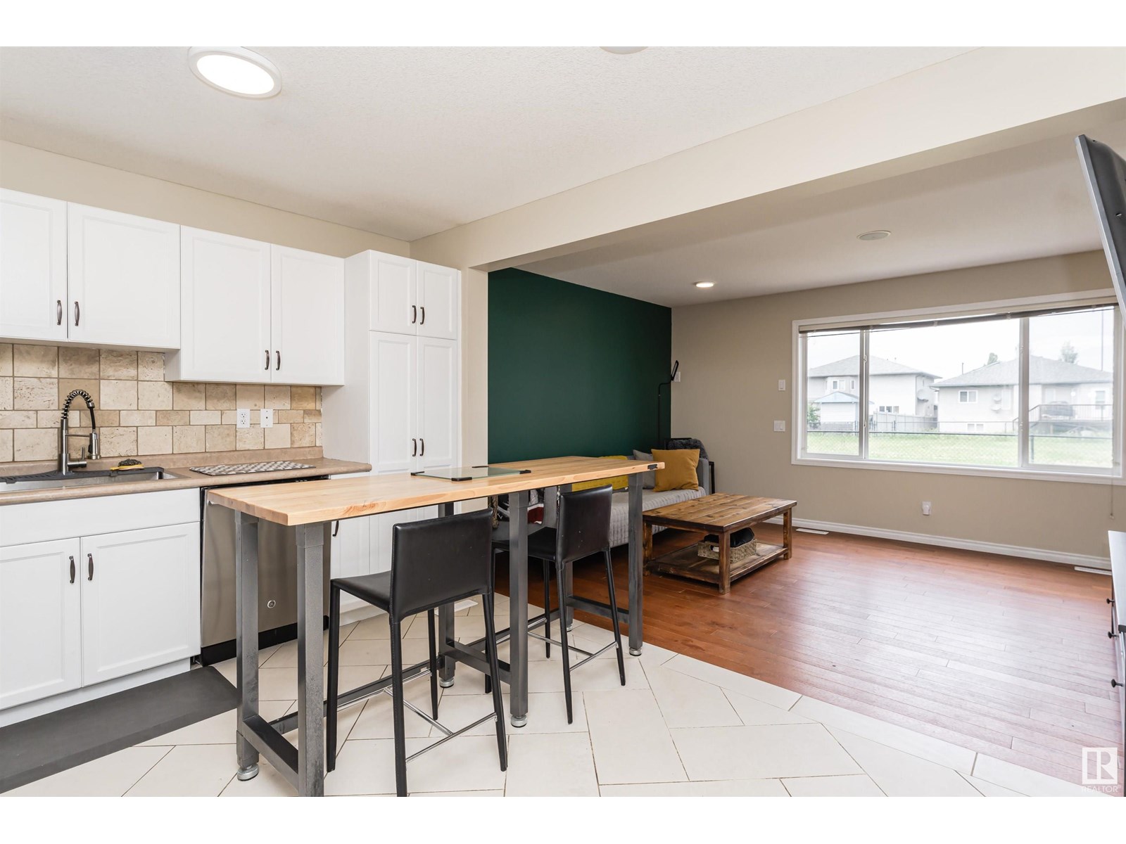 #31 2816 34 AV NW