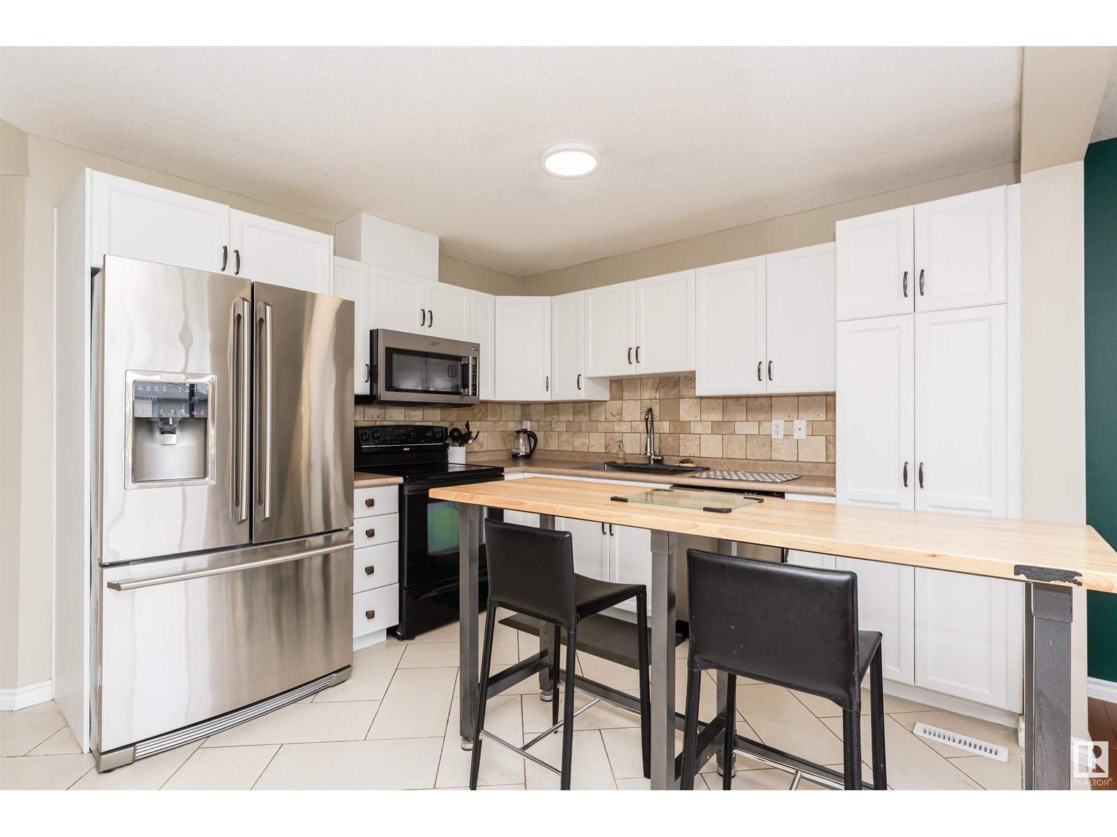 #31 2816 34 AV NW