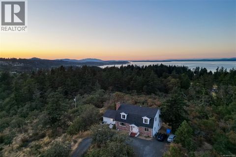 4589 Blenkinsop Rd Saanich BC V8X2C7