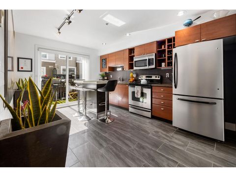 44 15833 26 AVENUE Surrey BC V3Z2X5