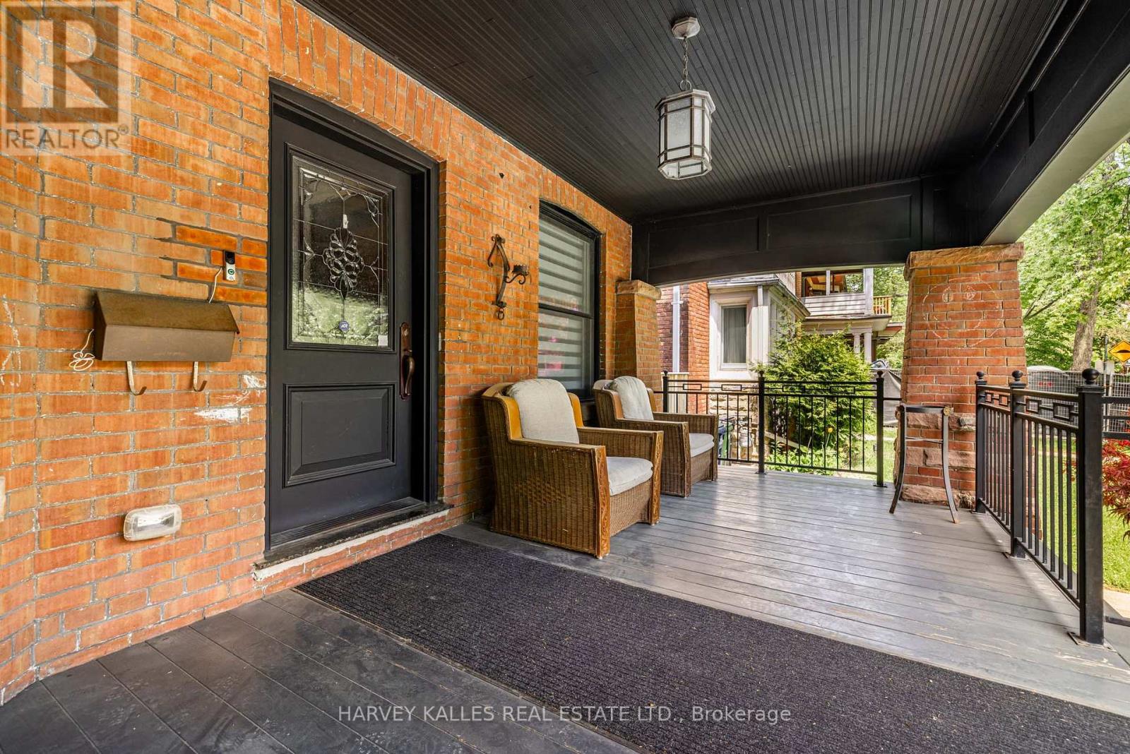 386 PALMERSTON BOULEVARD