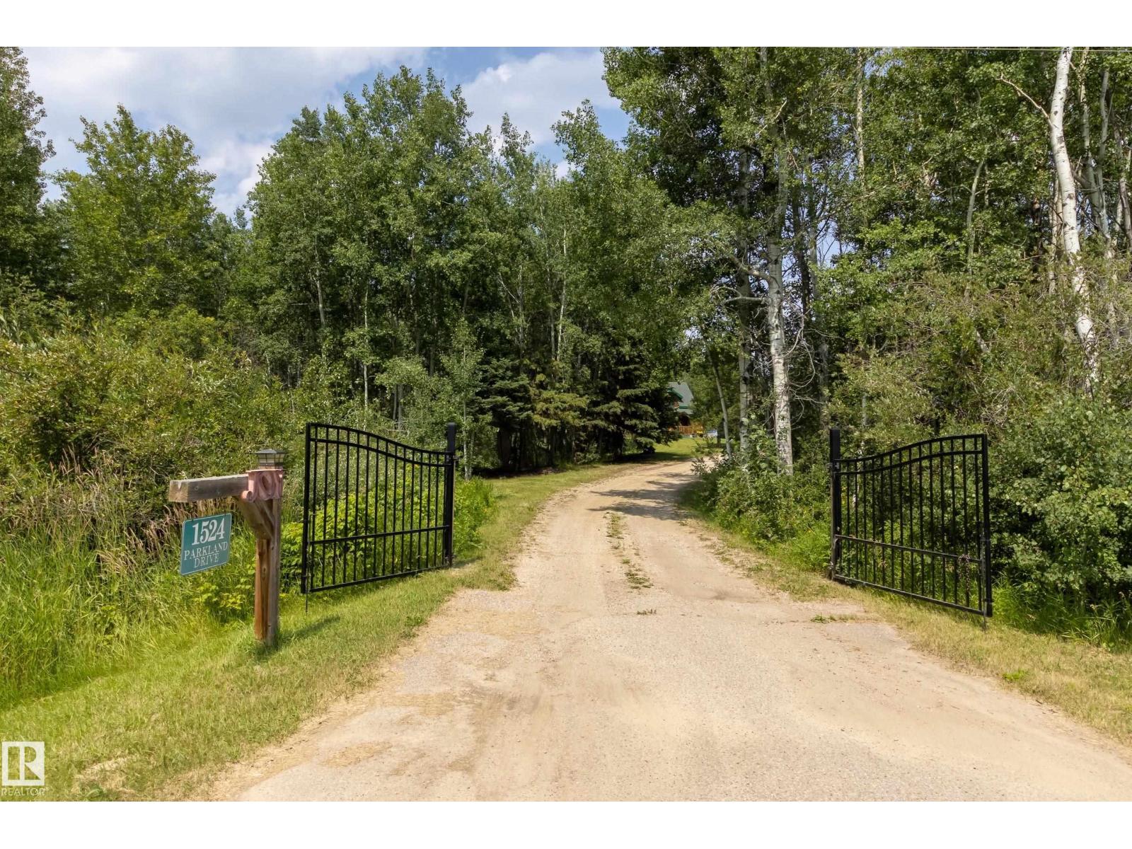 1524 PARKLAND DR