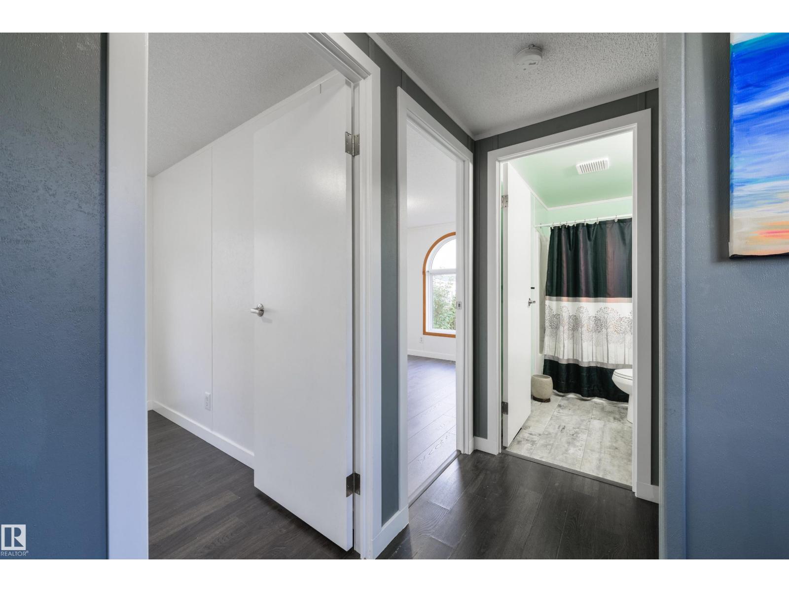 2809 Lakeside Cres NW NW