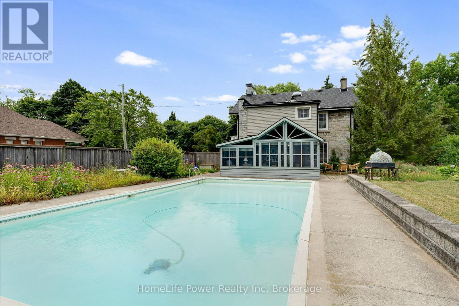 2 ALWINGTON AVENUE