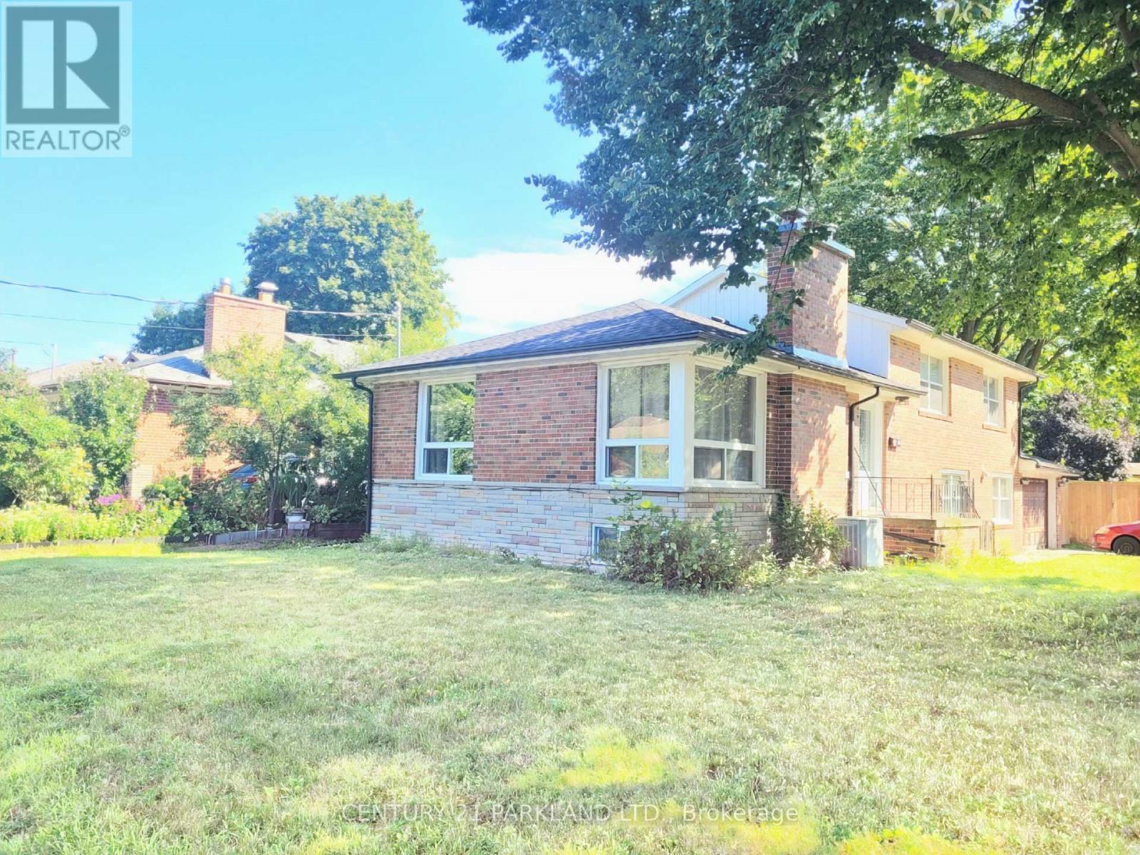 Photo 1 of 18 — 2 DAVIS DOWNS PLACE, Toronto (West Hill), ON M1E3L4