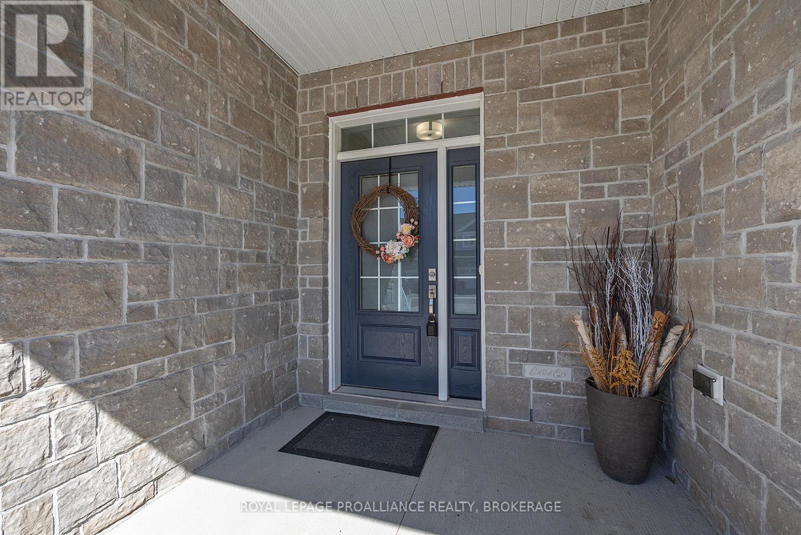 1550 DAVENPORT CRESCENT