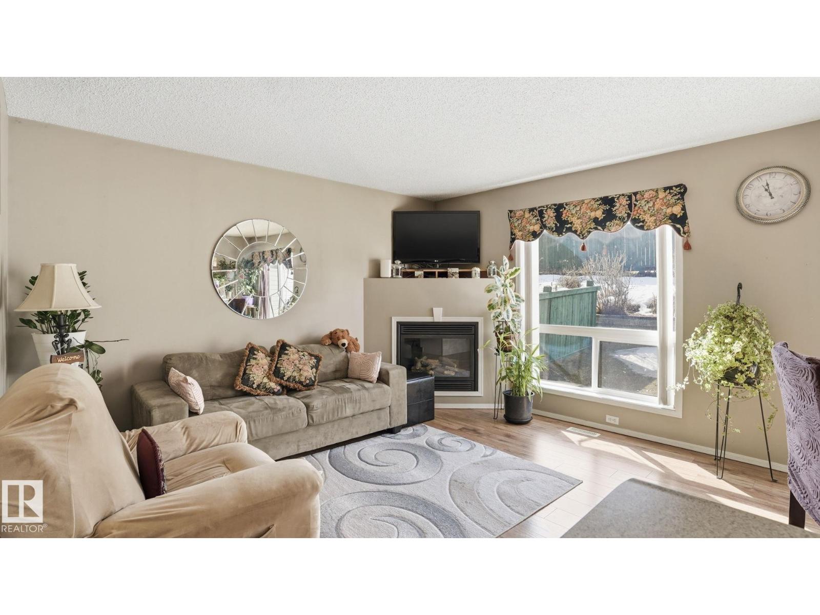 47 Vaughn AV