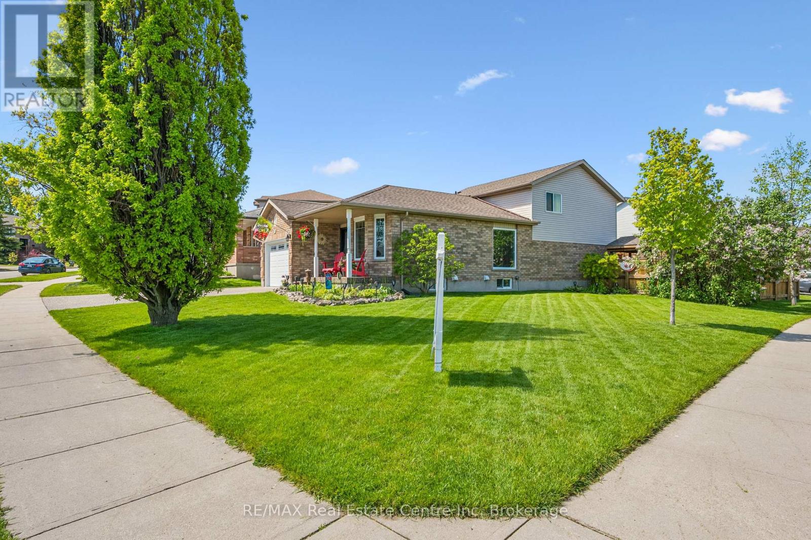 76 ABBEYWOOD CRESCENT