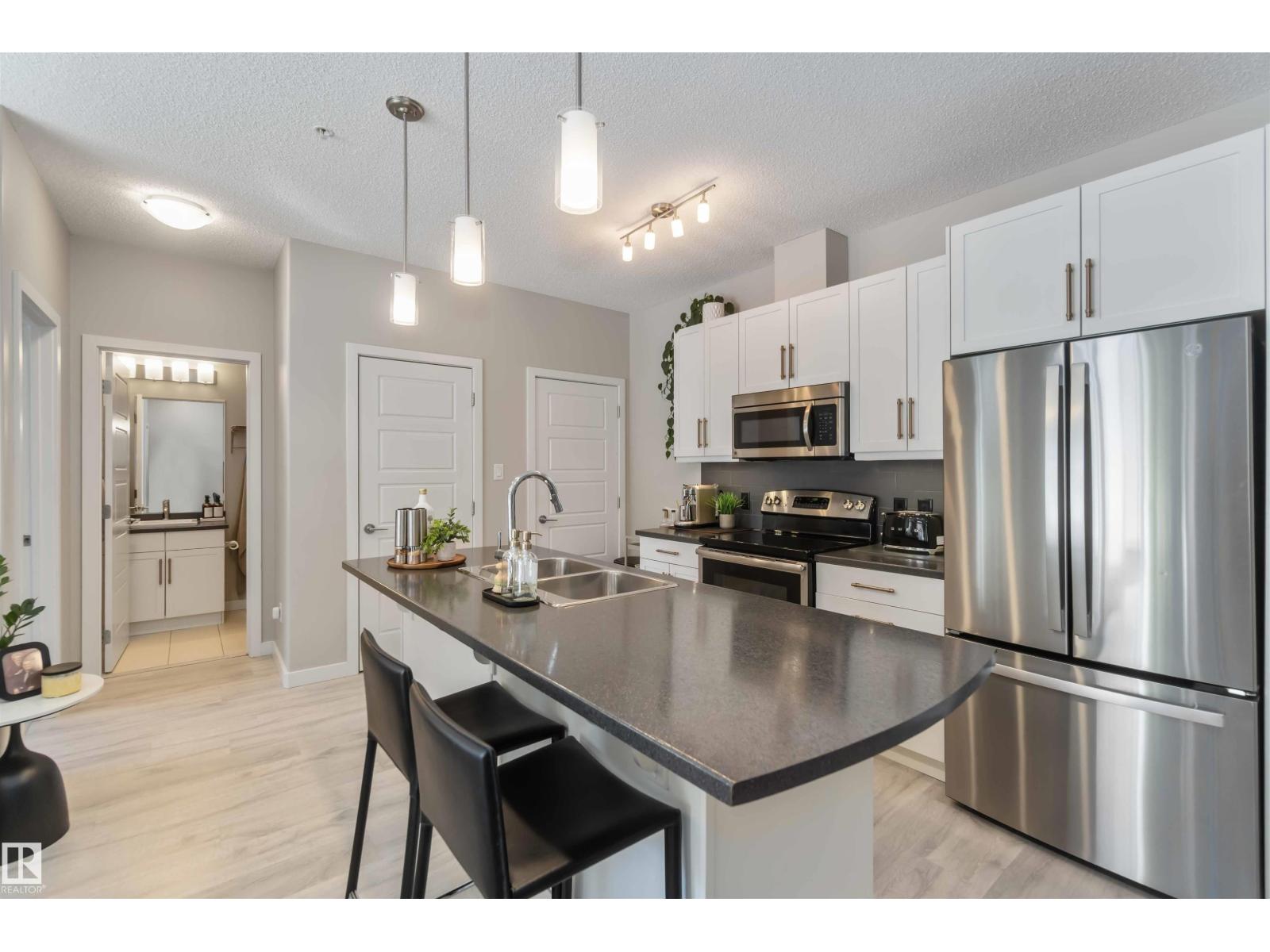 #103 320 AMBLESIDE LINK LI SW SW