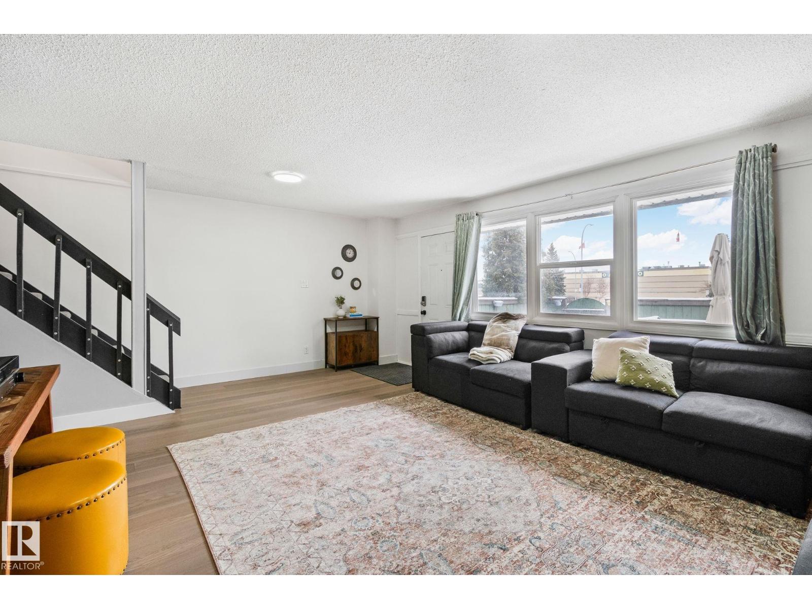 209 VILLAGE ON THE GREEN GR NW